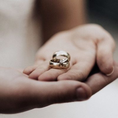 Cérémonie laïque : créer un moment de mariage à votre image